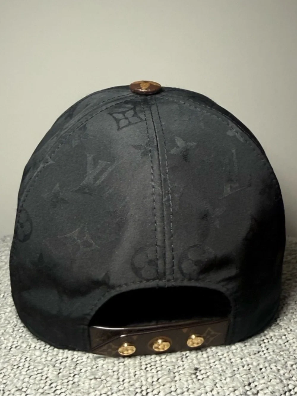 Louis Vuitton classic lv